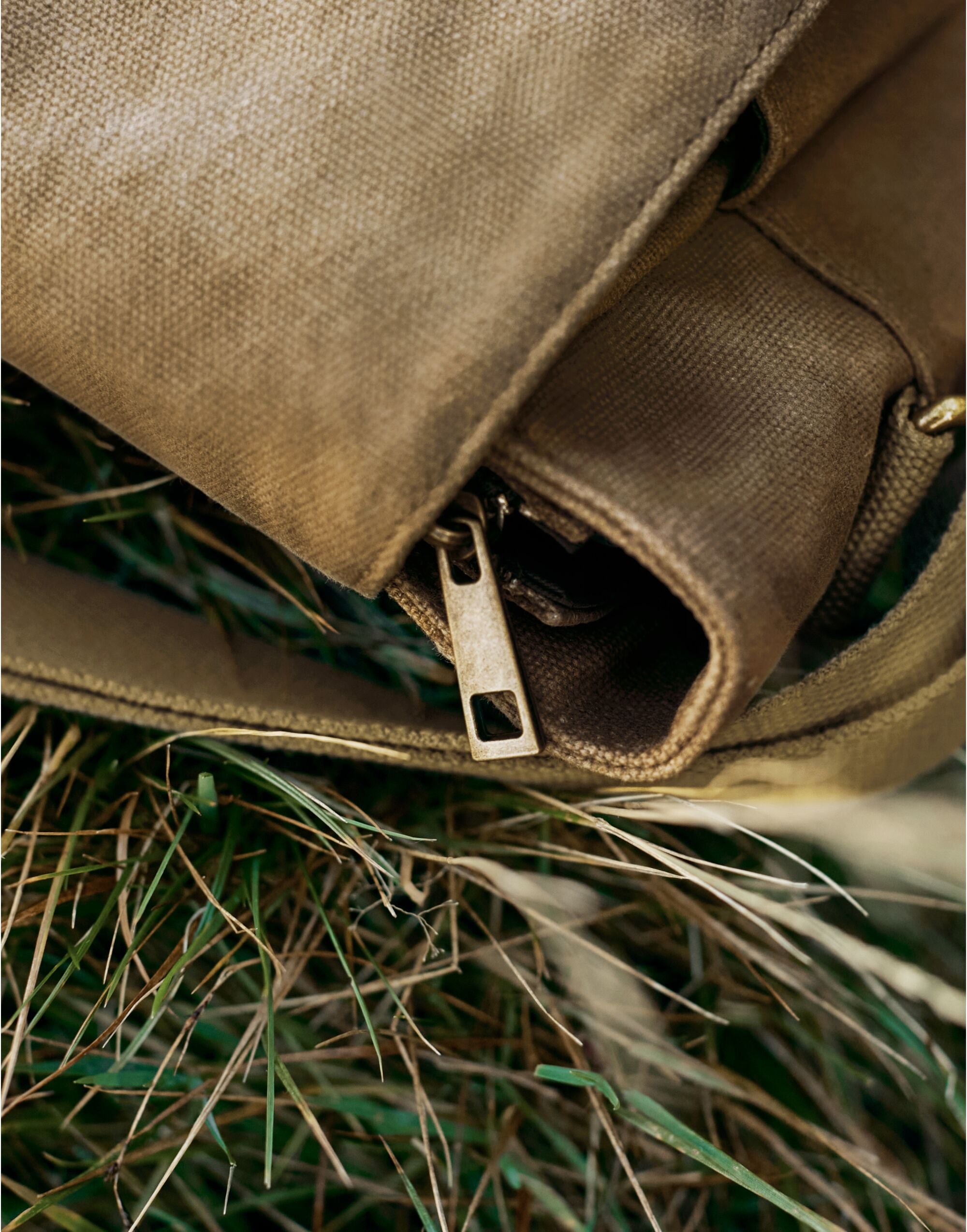 Quadra Heritage Waxed Canvas Messenger Bag QD653